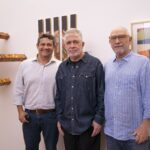 Danilo Blanco leva a marchetaria ao centro da cena contemporânea na Pinacoteca Benedicto Calixto em Santos