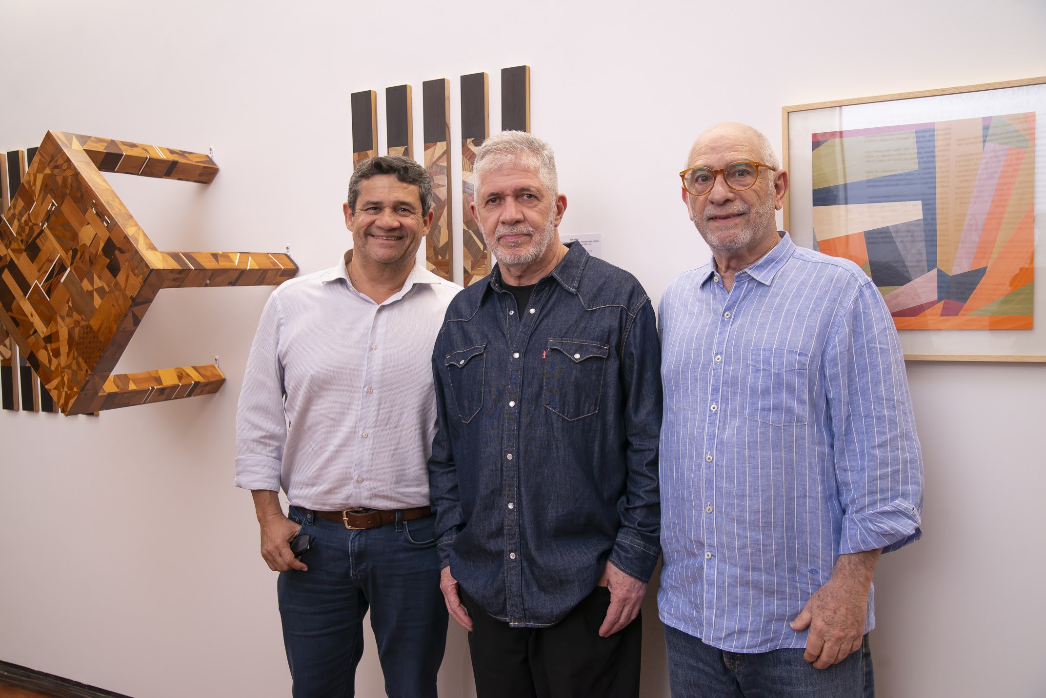 Danilo Blanco leva a marchetaria ao centro da cena contemporânea na Pinacoteca Benedicto Calixto em Santos