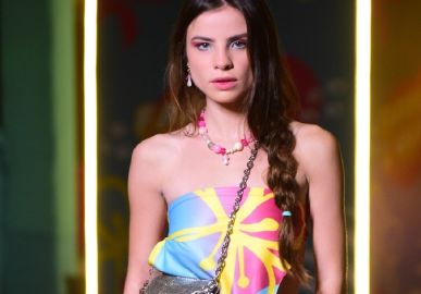Giulia Be encanta ao divulgar vídeo de seu casamento com Conor Kennedy